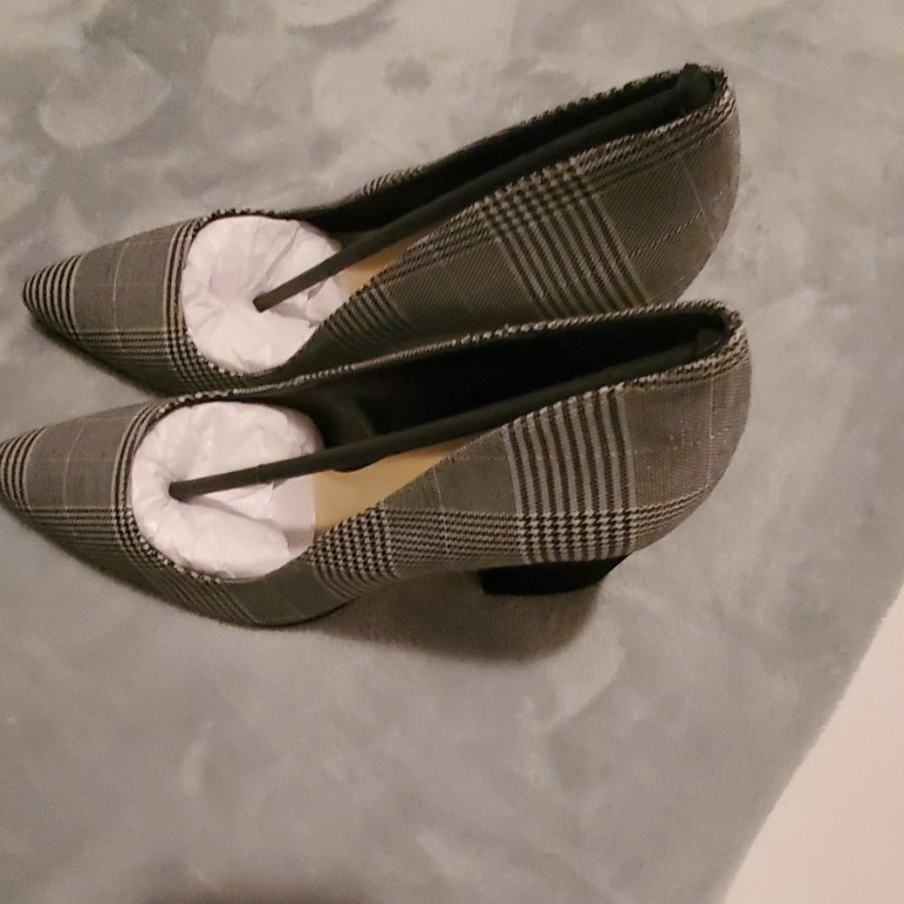 Shoes - Picture 2 of 8